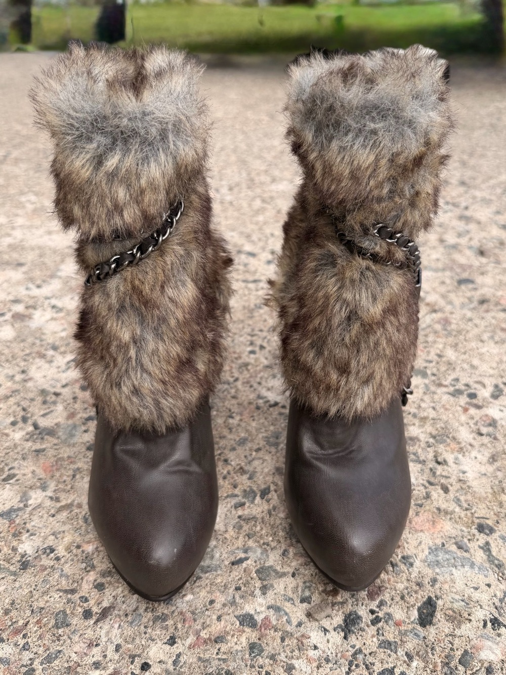 Faux-Fur Trim Brown Ankle Boots with Chain Accent